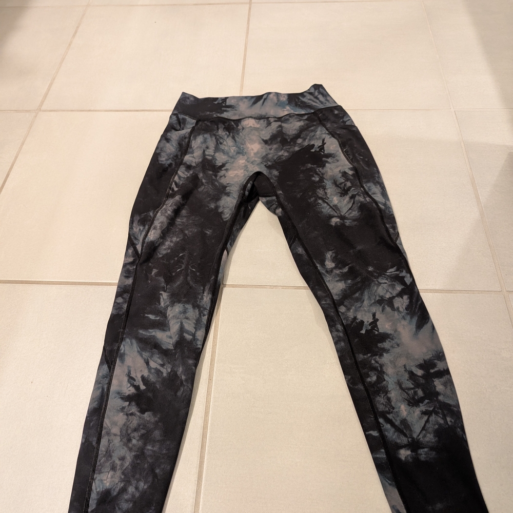 Alphalete Blue and Black Tie-Dye Leggings
